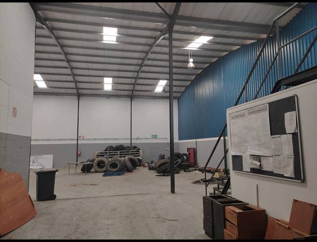 580M² WAREHOUSE TO LET IN BELLVILLE SOUTH